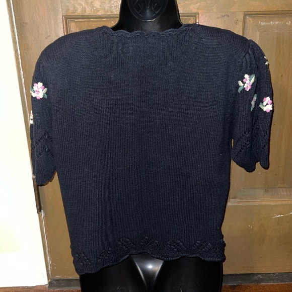 3/$18 Vintage Herman Geist Short Sleeve Embroidered Floral Button Top Size L - Picture 6 of 16